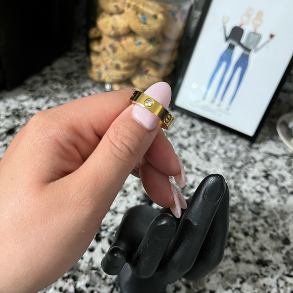 Woman’s rings - Picture 9 of 10